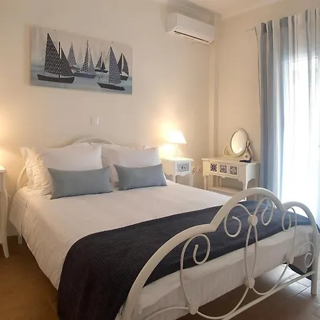 아파트 The Bluehouse - Spacious Floor Flat With Parking, By Mon Repos Corfu (city)
