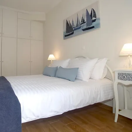 아파트 The Bluehouse - Spacious Floor Flat With Parking, By Mon Repos