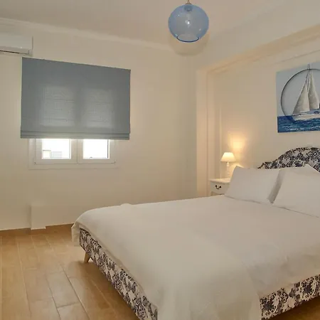 아파트 The Bluehouse - Spacious Floor Flat With Parking, By Mon Repos *