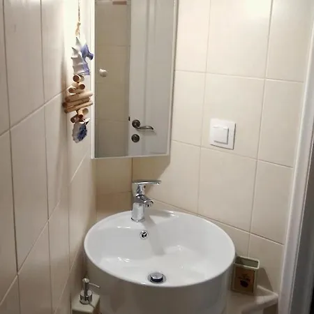 아파트 The Bluehouse - Spacious Floor Flat With Parking, By Mon Repos Corfu (city)