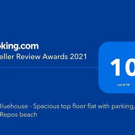 The Bluehouse - Spacious Floor Flat With Parking, By Mon Repos 아파트