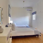 The Bluehouse - Spacious Floor Flat With Parking, By Mon Repos Apartmán Corfu (city)