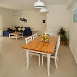 The Bluehouse - Spacious Floor Flat With Parking, By Mon Repos * Corfu (city)