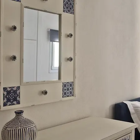 Apartamento The Bluehouse - Spacious Floor Flat With Parking, By Mon Repos *