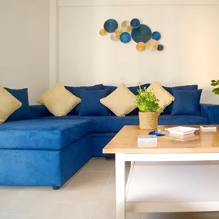 Apartamento The Bluehouse - Spacious Floor Flat With Parking, By Mon Repos