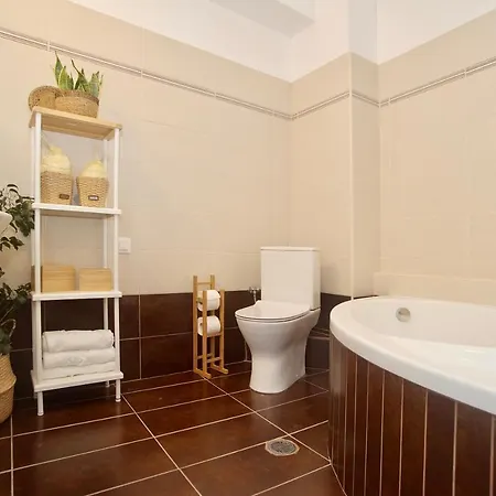 The Bluehouse - Spacious Floor Flat With Parking, By Mon Repos Apartamento Corfu (city)
