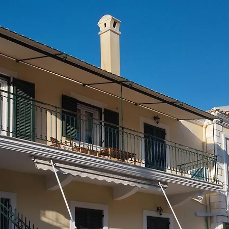 The Bluehouse - Spacious Floor Flat With Parking, By Mon Repos Apartamento