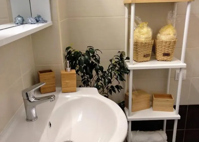 Appartement The Bluehouse - Spacious Floor Flat With Parking, By Mon Repos