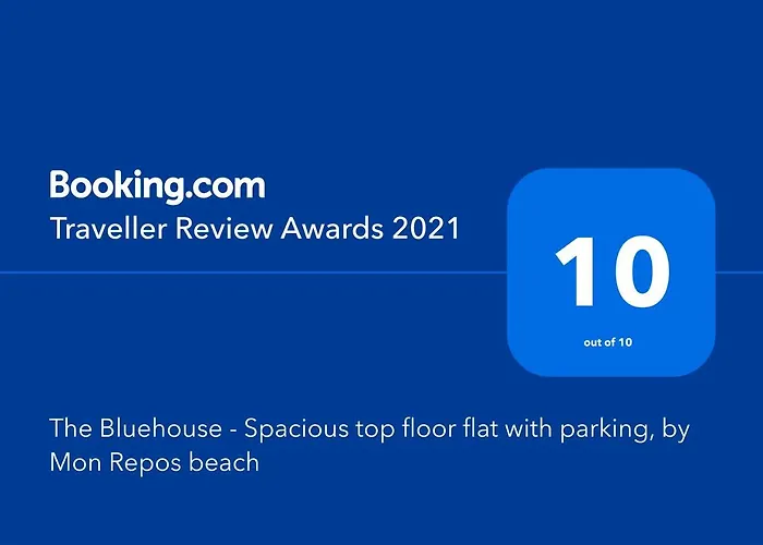 The Bluehouse - Spacious Floor Flat With Parking, By Mon Repos アパート
