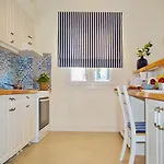 The Bluehouse - Spacious Floor Flat With Parking, By Mon Repos *