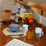 Daire The Bluehouse - Spacious Floor Flat With Parking, By Mon Repos *