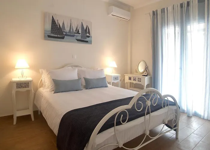 Apartment The Bluehouse - Spacious Floor Flat With Parking, By Mon Repos Corfu (city)