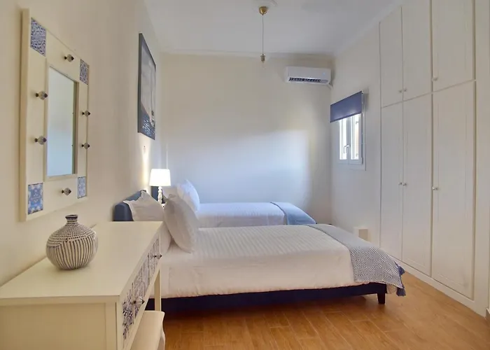The Bluehouse - Spacious Floor Flat With Parking, By Mon Repos Apartment Corfu (city)