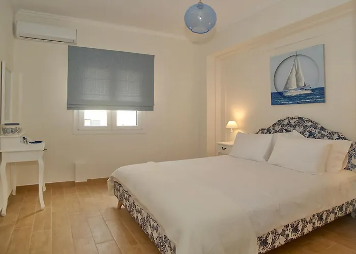 Apartment The Bluehouse - Spacious Floor Flat With Parking, By Mon Repos *