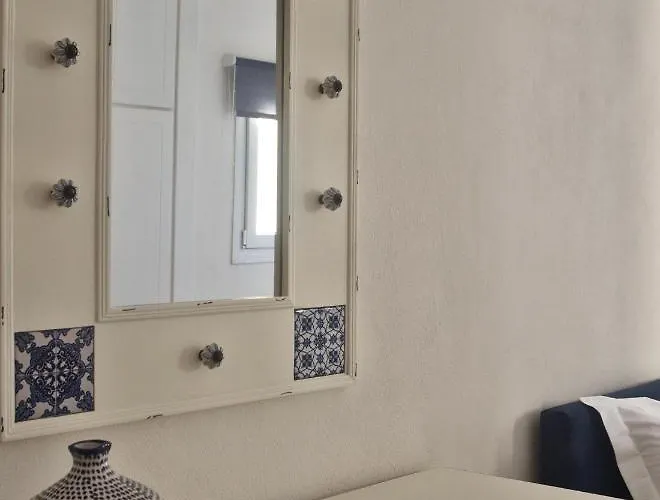 Apartment The Bluehouse - Spacious Floor Flat With Parking, By Mon Repos *