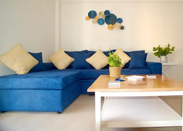 Apartment The Bluehouse - Spacious Floor Flat With Parking, By Mon Repos