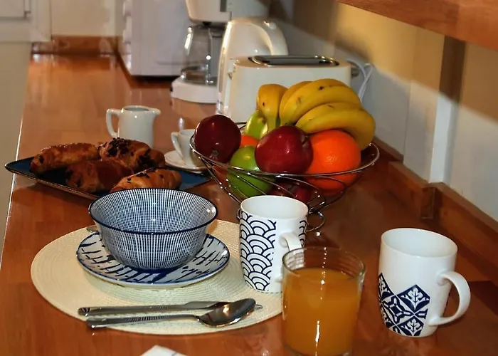 Apartment The Bluehouse - Spacious Floor Flat With Parking, By Mon Repos *