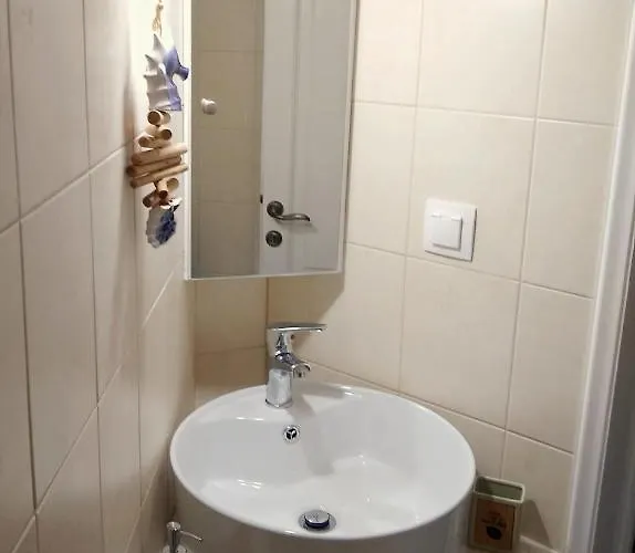 Apartment The Bluehouse - Spacious Floor Flat With Parking, By Mon Repos Corfu (city)