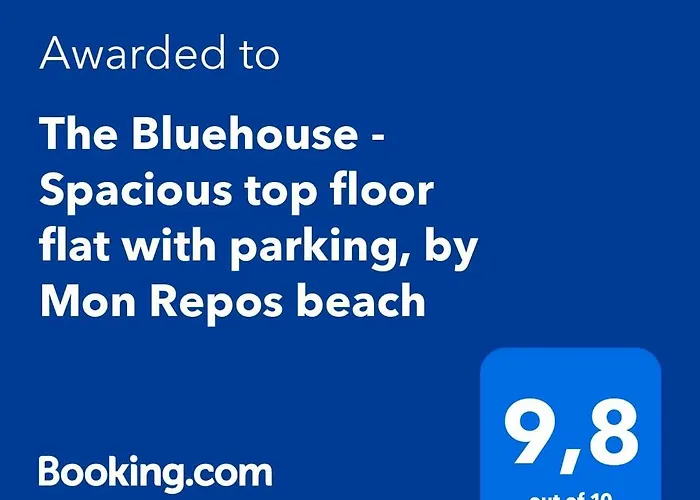 The Bluehouse - Spacious Floor Flat With Parking, By Mon Repos Apartment